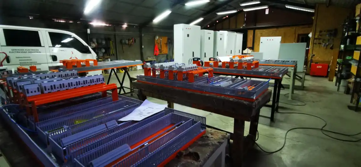Taller y equipamiento de RCS Ingeniería.