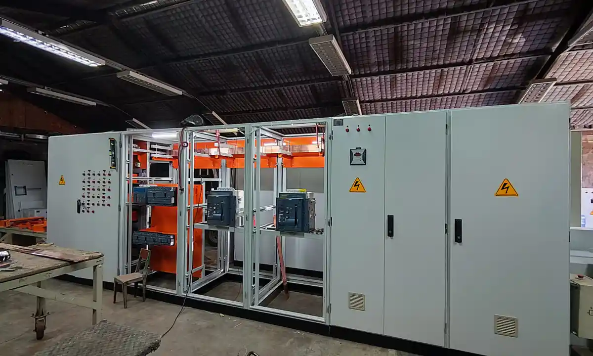 Tablero eléctrico industrial fabricado por RCS Ingeniería.
