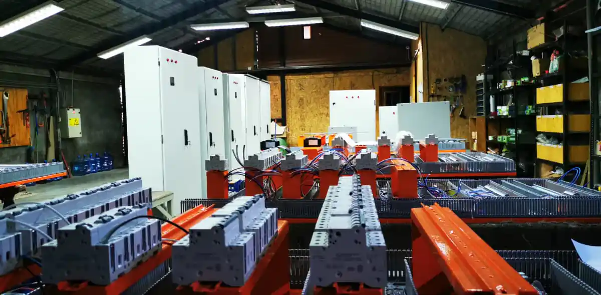 Fabricación de tableros eléctricos industriales de RCS Ingeniería.